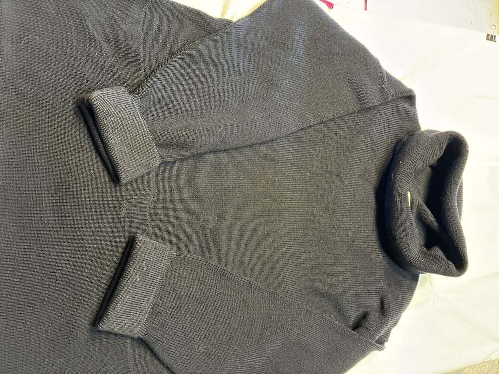 Vintage Jaeger Black 100% Wool Turtleneck Sweater Made in Great Britain 19" Pit